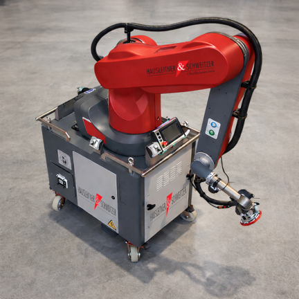 Mobiler Schleif-CoBot auf fahrbarem System für flexible Schleifarbeiten
